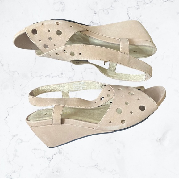 David Tate Yummy Wedge Sandal - Picture 3 of 11